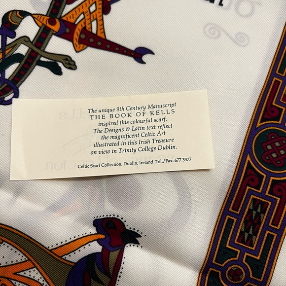 NWT Book of Kells inspired Scarf from Dublin. Beautiful colors. - Picture 4 of 9